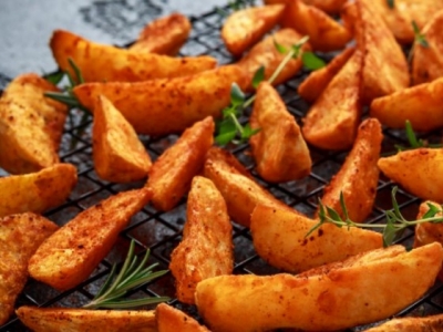 Grillowanie z Weberem: wedges z ziemniaków